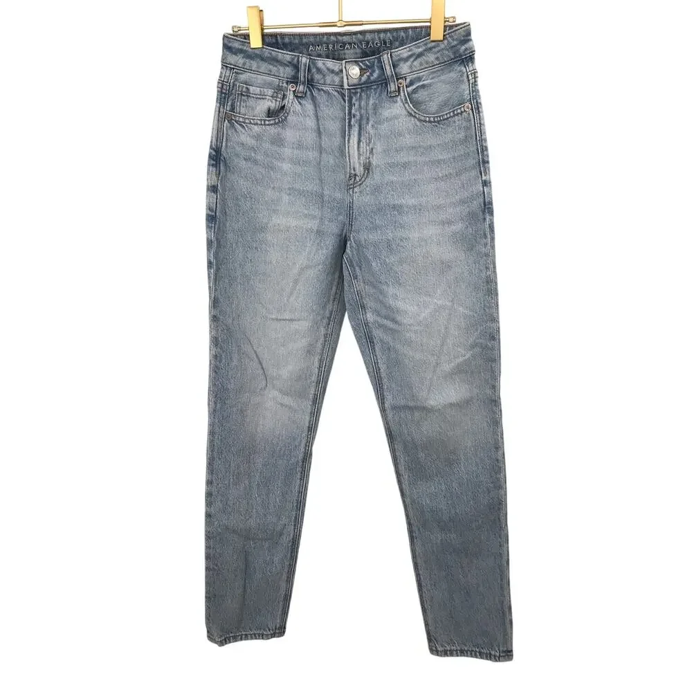American Eagle Outfitters Light Wash Mom Jean Size 2